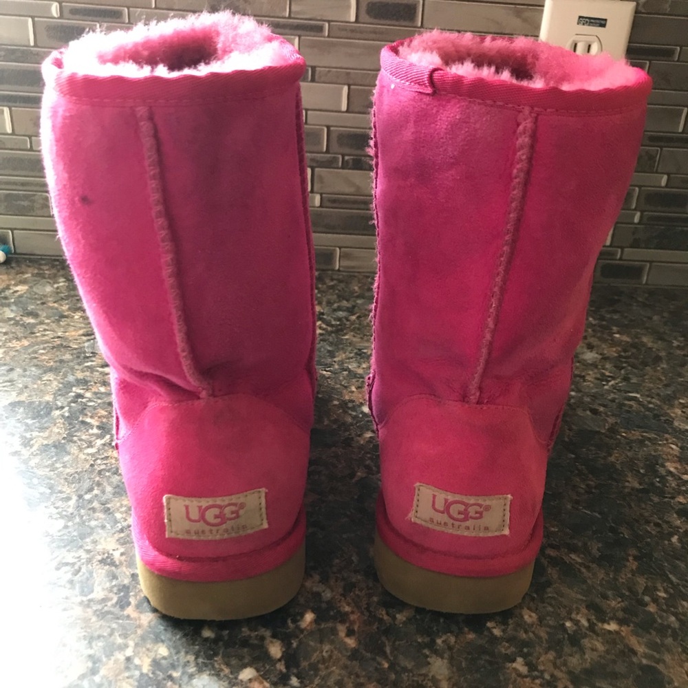 Fuchsia classic short UGG